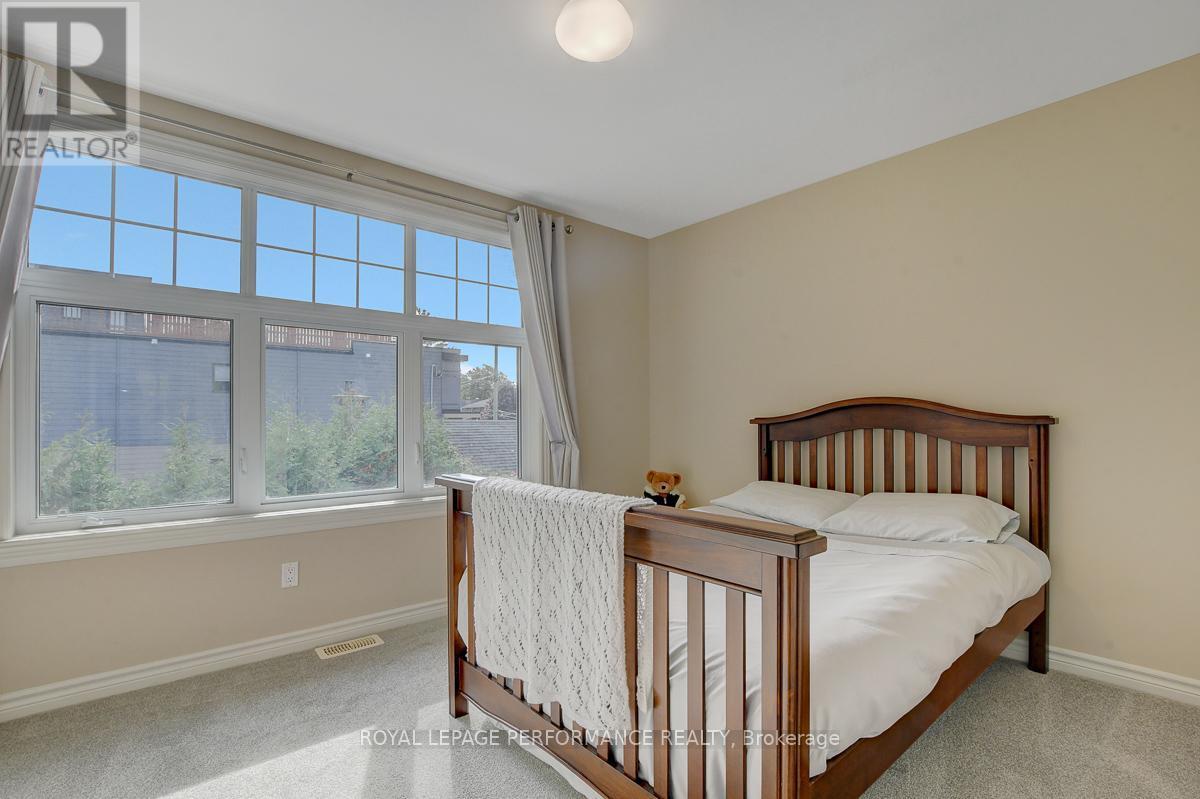 318 Iona Street, Ottawa, ON - Indoor Photo Showing Bedroom