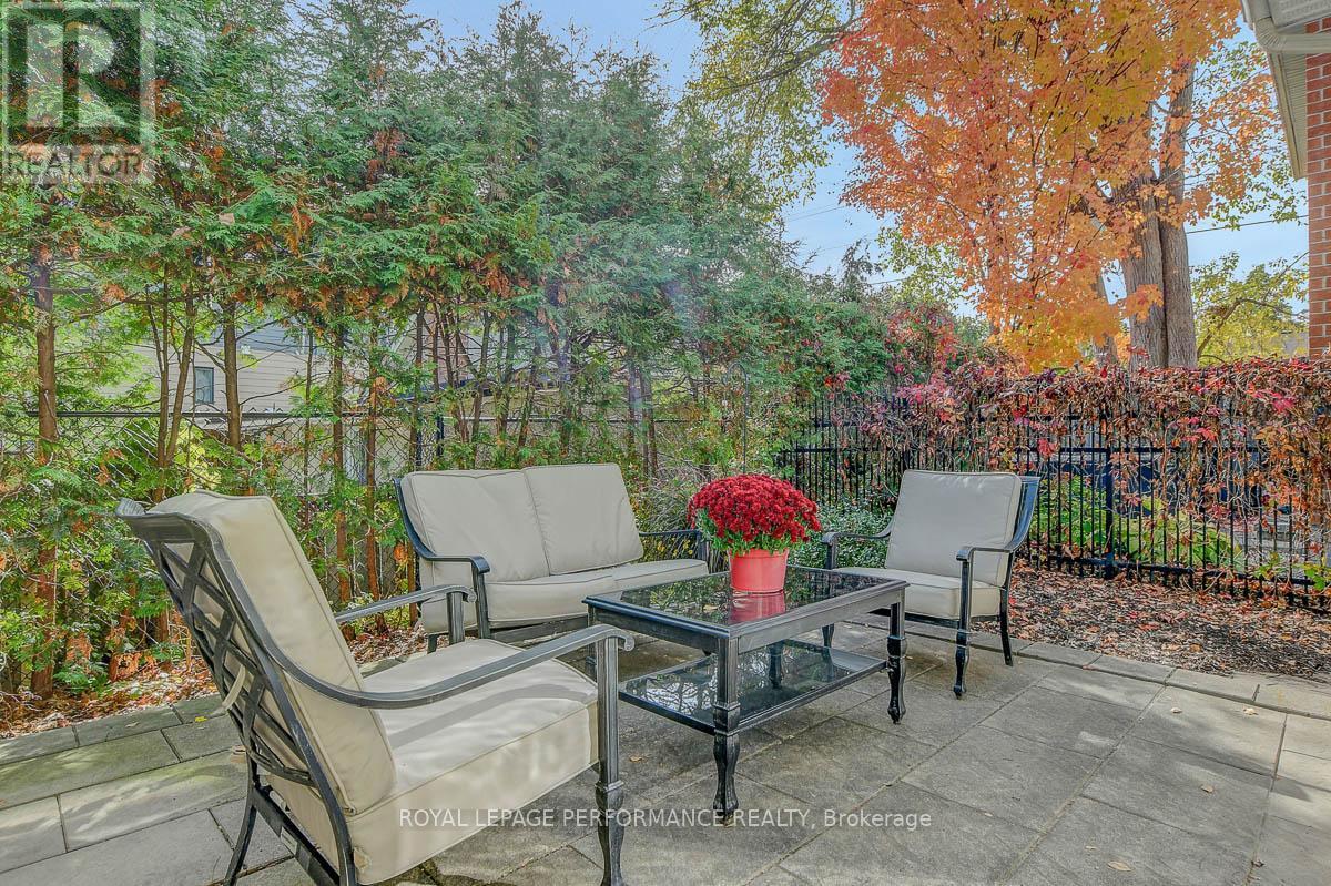 318 Iona Street, Ottawa, ON - Outdoor With Deck Patio Veranda
