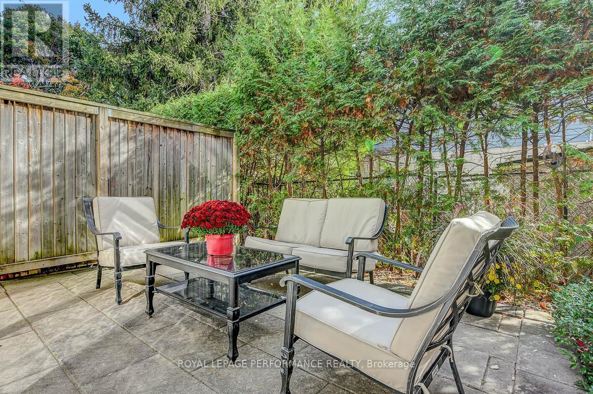 318 Iona Street, Ottawa, ON - Outdoor With Deck Patio Veranda