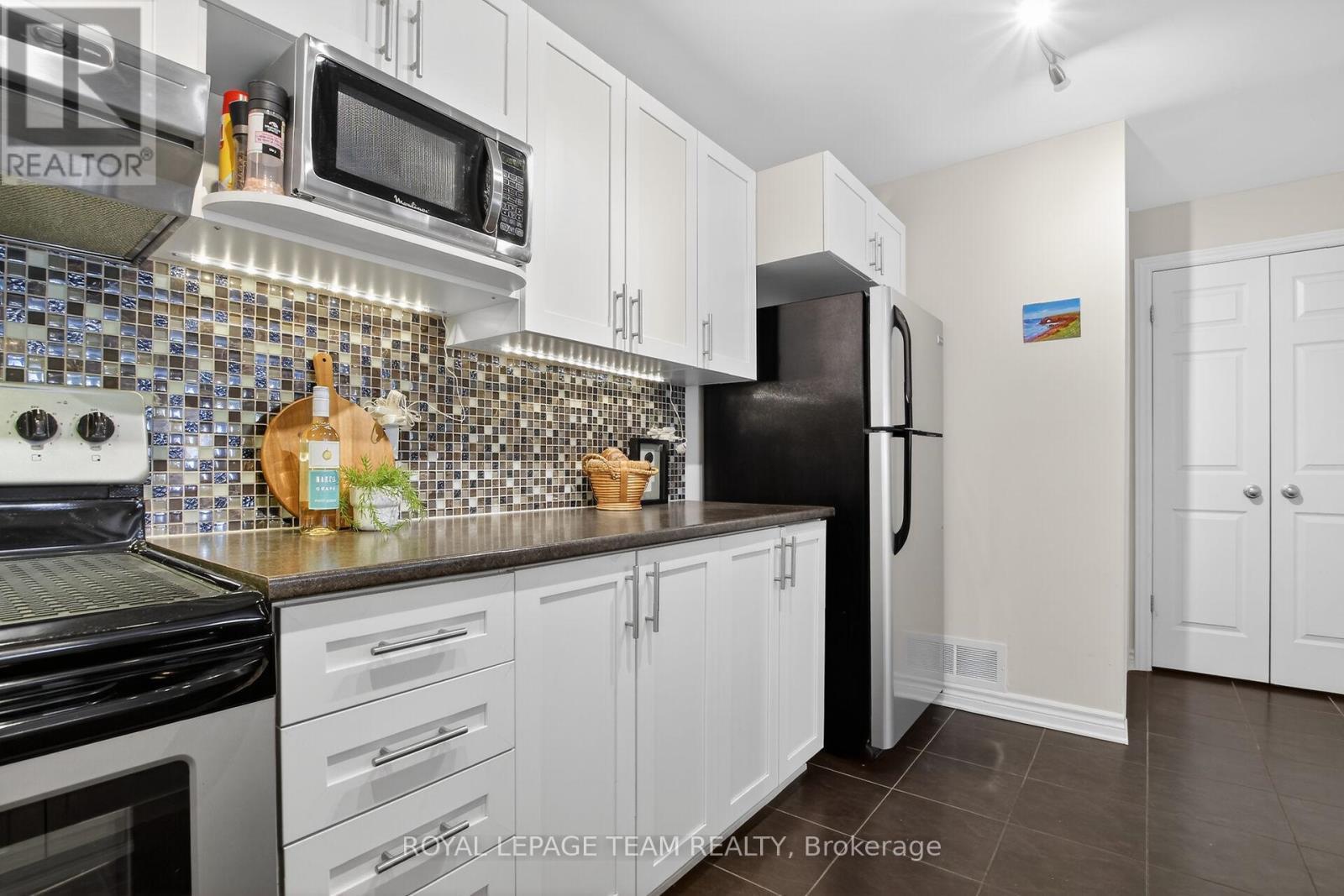 130A Lindenshade Drive, Ottawa, ON - Indoor Photo Showing Kitchen