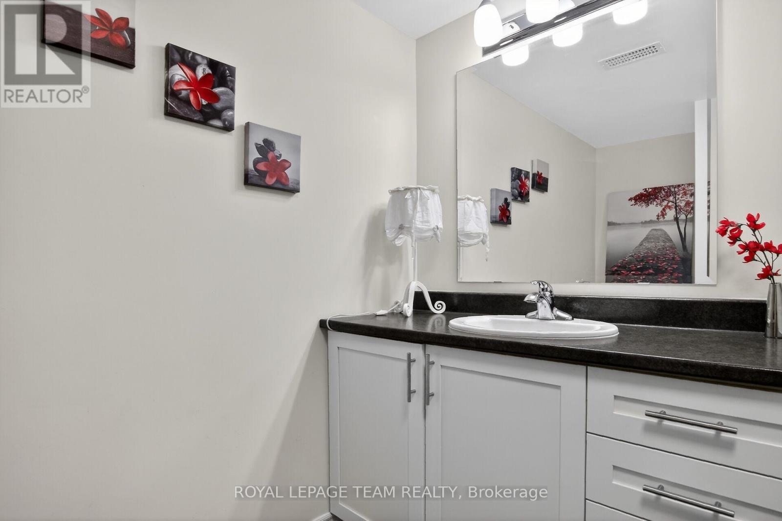 130A Lindenshade Drive, Ottawa, ON - Indoor Photo Showing Bathroom
