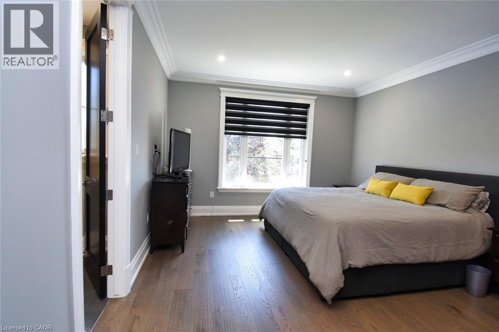 Bedroom featuring dark wood-style floors and crown molding - 68 Mountain Brow Boulevard, Hamilton, ON - Indoor Photo Showing Bedroom