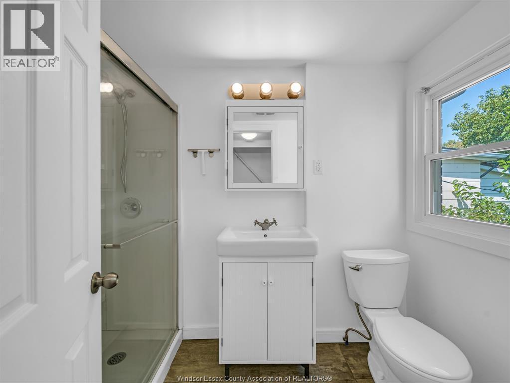 758 Pierre Unit# 2, Windsor, ON - Indoor Photo Showing Bathroom