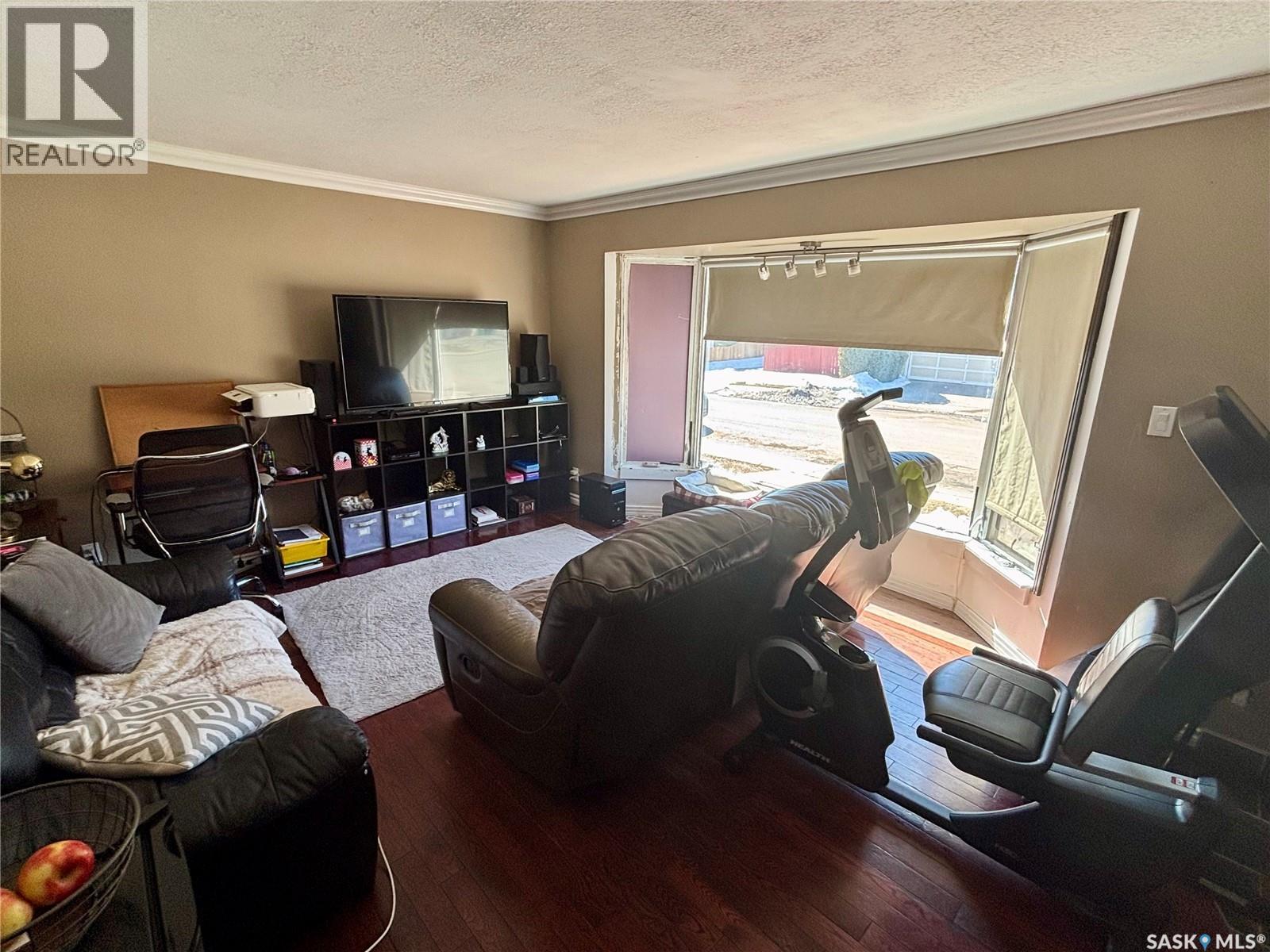1 Davidson Crescent, Saskatoon, SK - Indoor Photo Showing Living Room