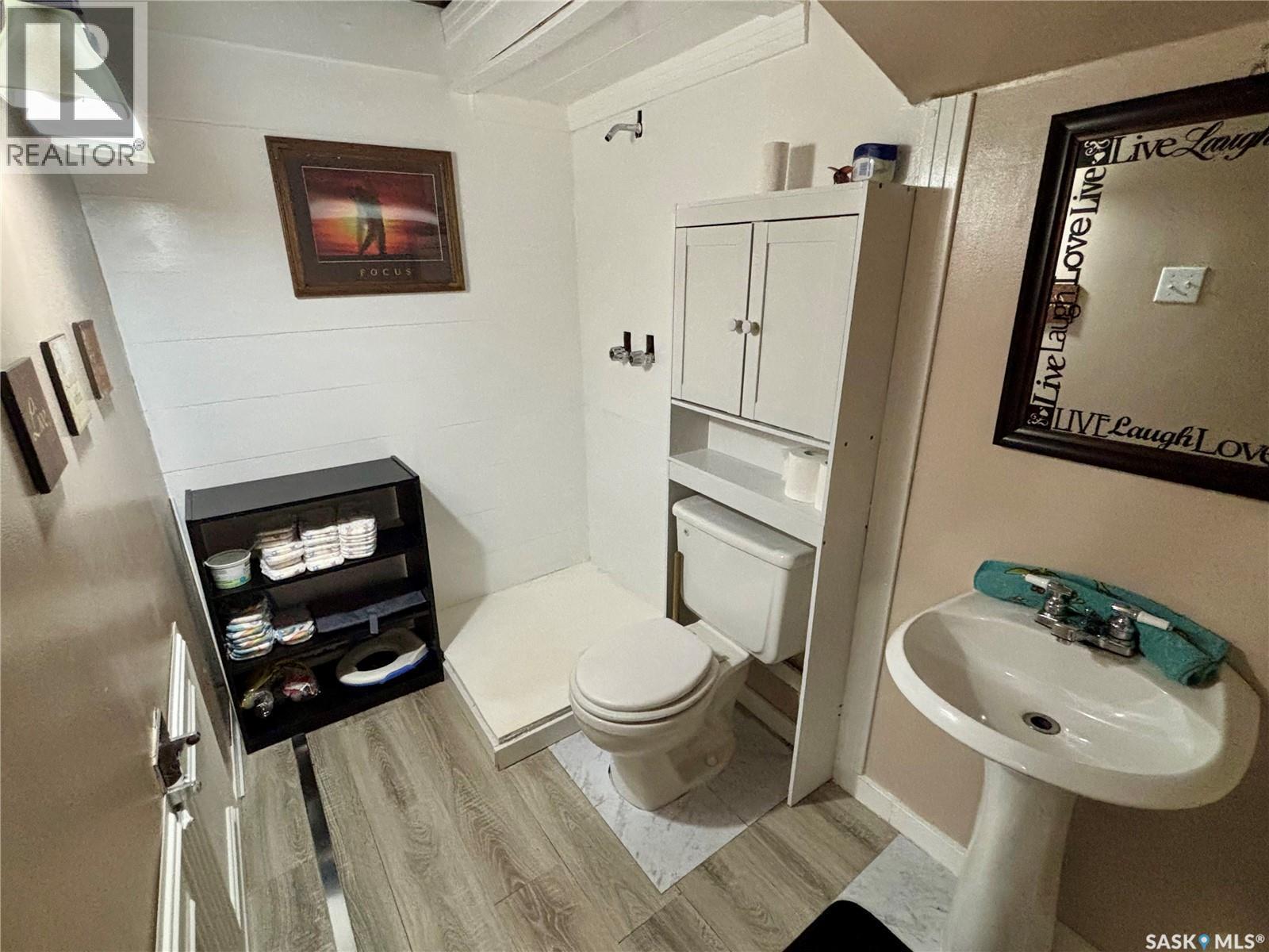 1 Davidson Crescent, Saskatoon, SK - Indoor Photo Showing Bathroom