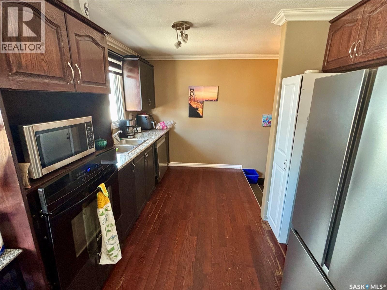 1 Davidson Crescent, Saskatoon, SK - Indoor Photo Showing Kitchen