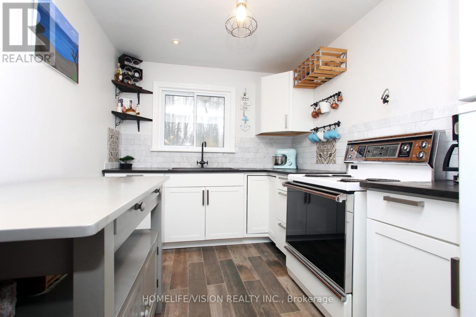 1807 Tiny Beaches Road S, Tiny, ON - Indoor Photo Showing Kitchen With Upgraded Kitchen