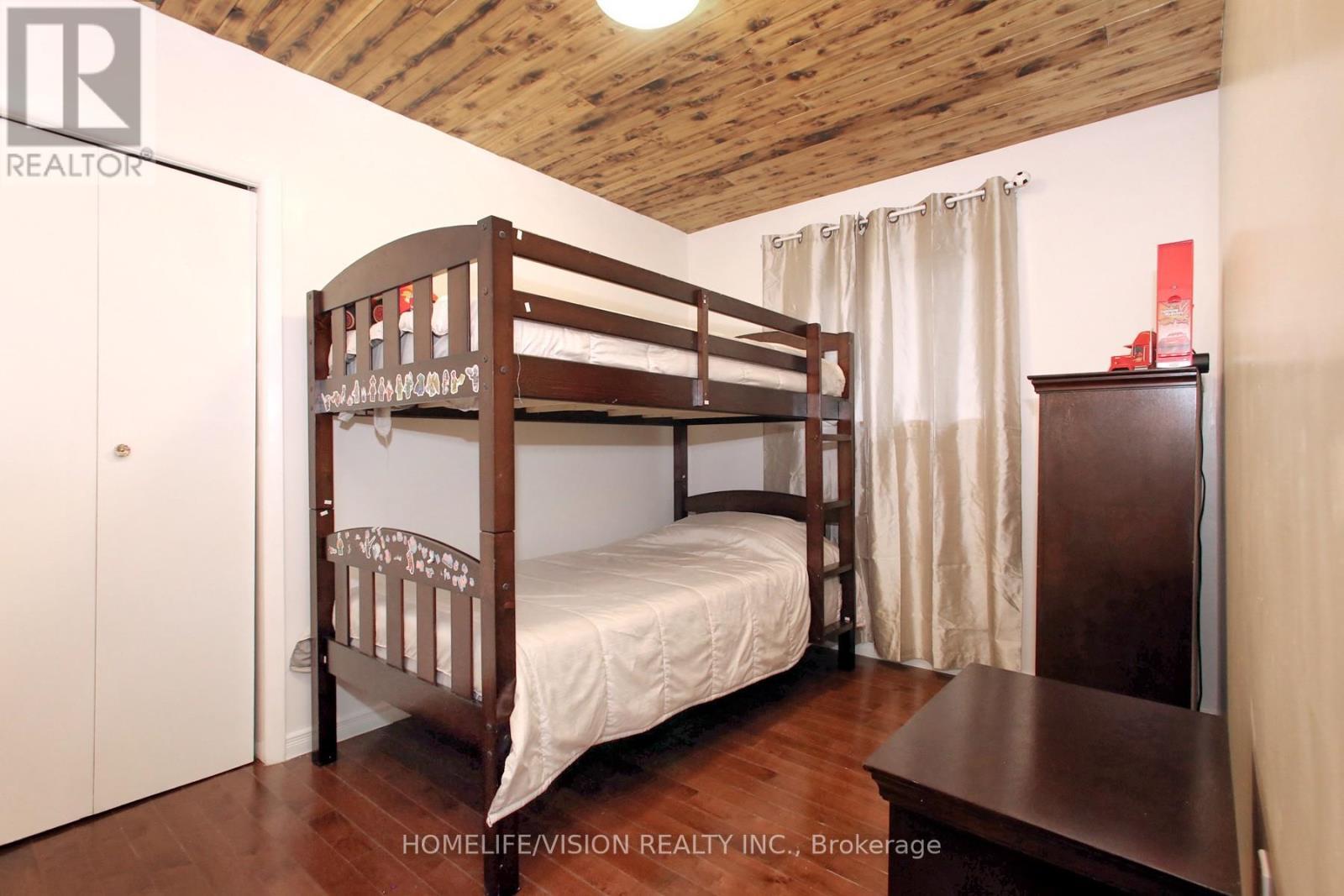 1807 Tiny Beaches Road S, Tiny, ON - Indoor Photo Showing Bedroom