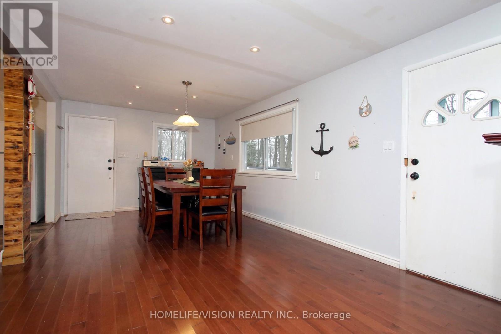 1807 Tiny Beaches Road S, Tiny, ON - Indoor Photo Showing Dining Room