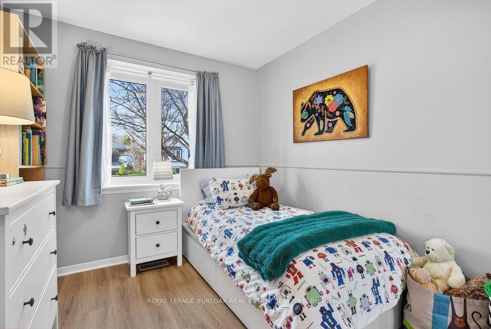 578 Holly Hill Crescent, Burlington, ON - Indoor Photo Showing Bedroom