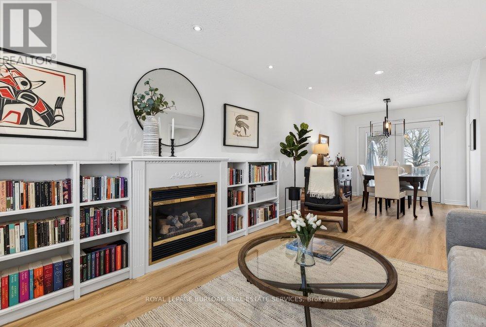 578 Holly Hill Crescent, Burlington, ON - Indoor Photo Showing Living Room With Fireplace