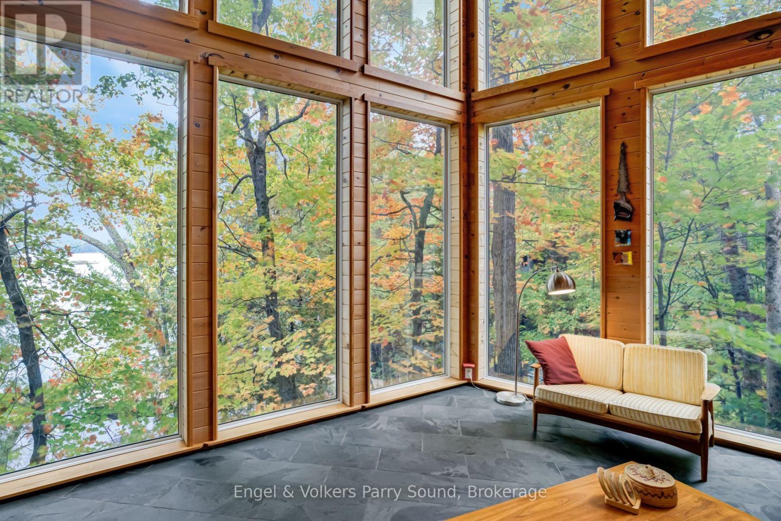 139 Manitou Drive, Mckellar, ON - Indoor Photo Showing Other Room