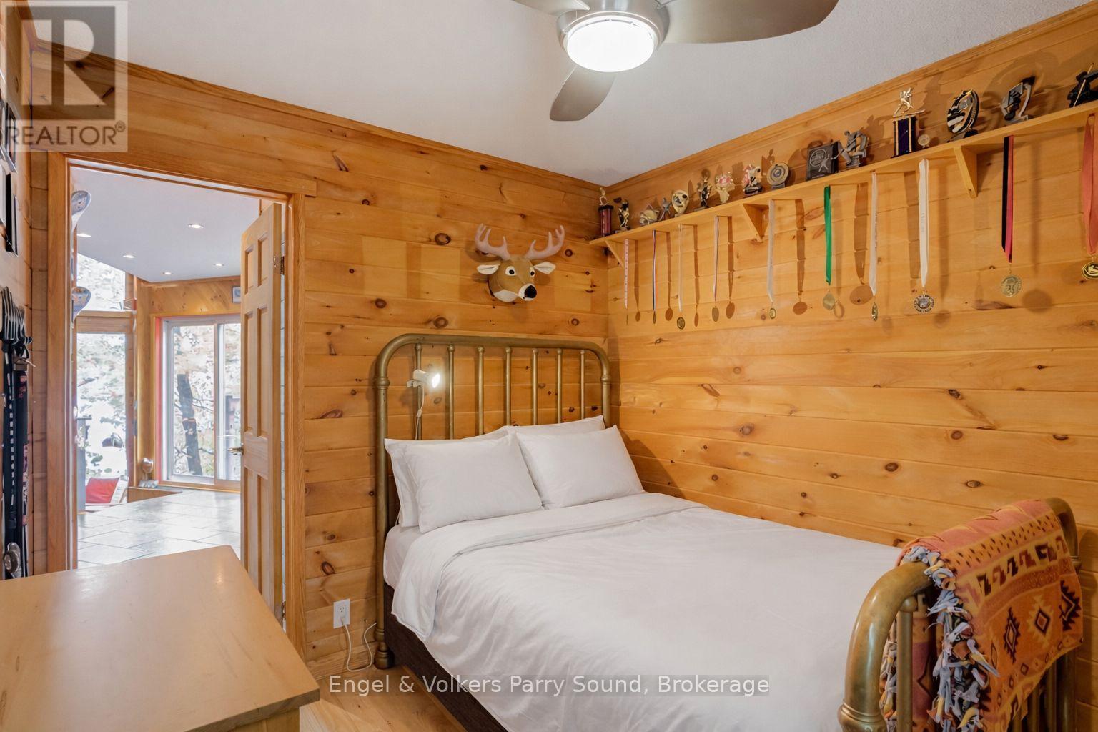 139 Manitou Drive, Mckellar, ON - Indoor Photo Showing Bedroom