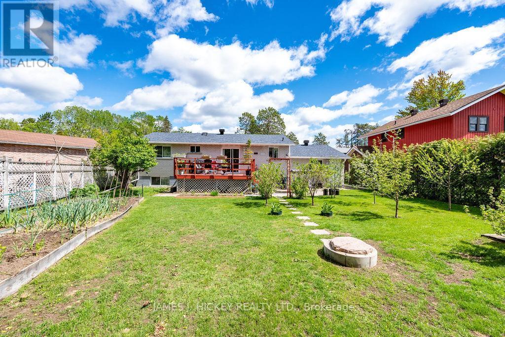 101 Frontenac Crescent, Deep River, ON - Outdoor With Deck Patio Veranda