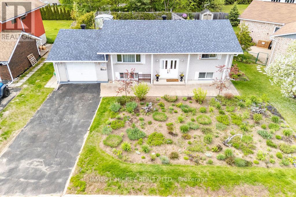 101 Frontenac Crescent, Deep River, ON - Outdoor With Deck Patio Veranda