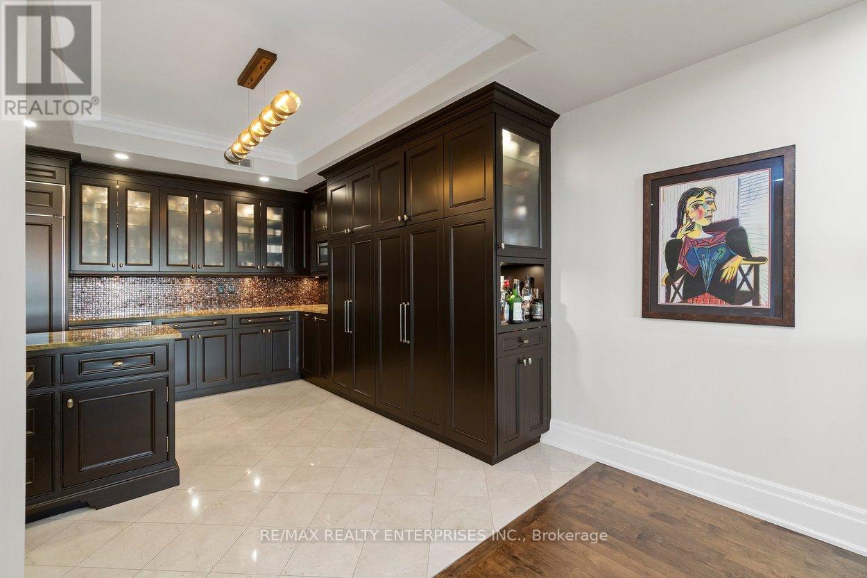 416 - 2095 Lake Shore Boulevard W, Toronto, ON - Indoor
