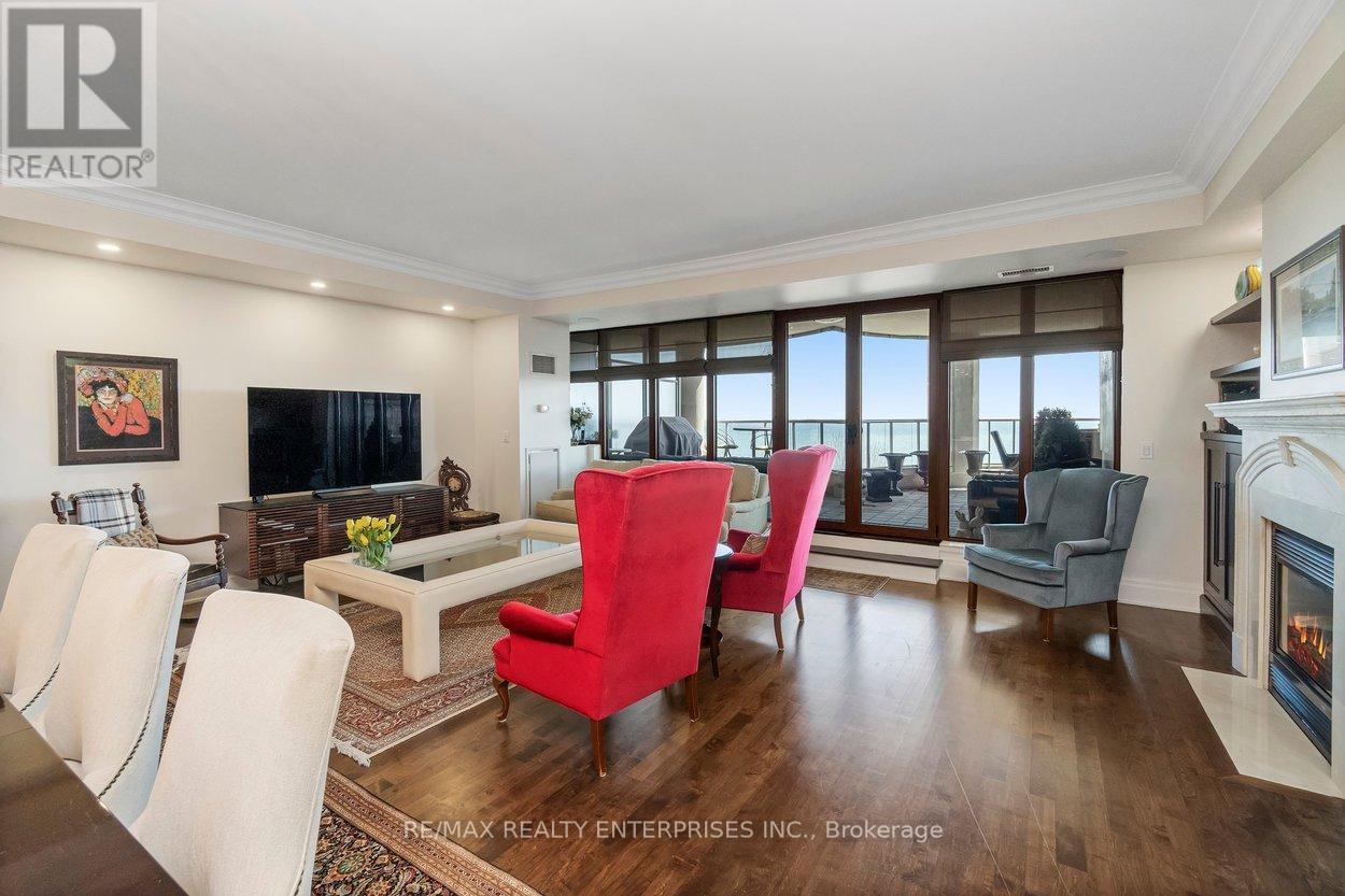 416 - 2095 Lake Shore Boulevard W, Toronto, ON - Indoor Photo Showing Living Room With Fireplace