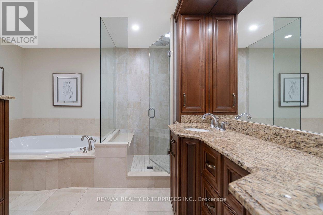 416 - 2095 Lake Shore Boulevard W, Toronto, ON - Indoor Photo Showing Bathroom