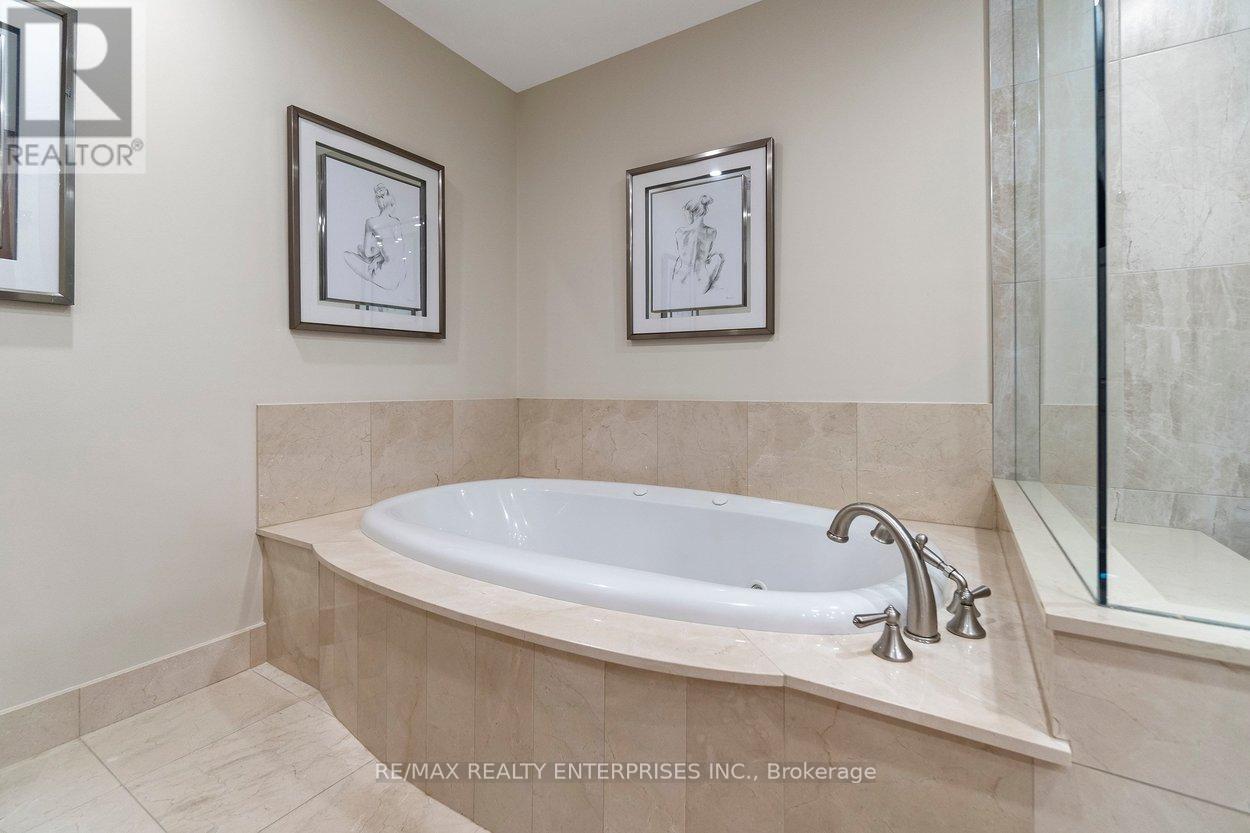 416 - 2095 Lake Shore Boulevard W, Toronto, ON - Indoor Photo Showing Bathroom