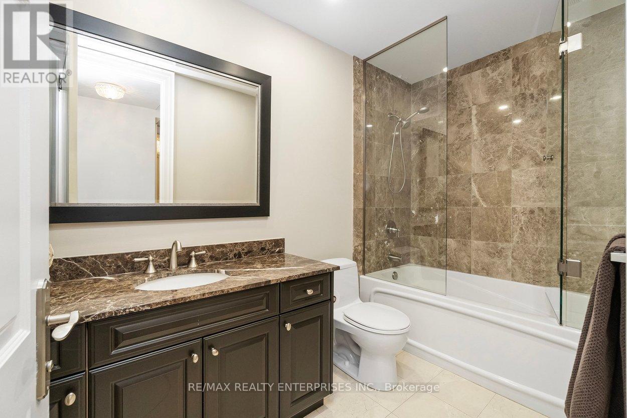 416 - 2095 Lake Shore Boulevard W, Toronto, ON - Indoor Photo Showing Bathroom