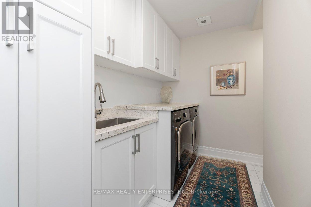 416 - 2095 Lake Shore Boulevard W, Toronto, ON - Indoor Photo Showing Laundry Room