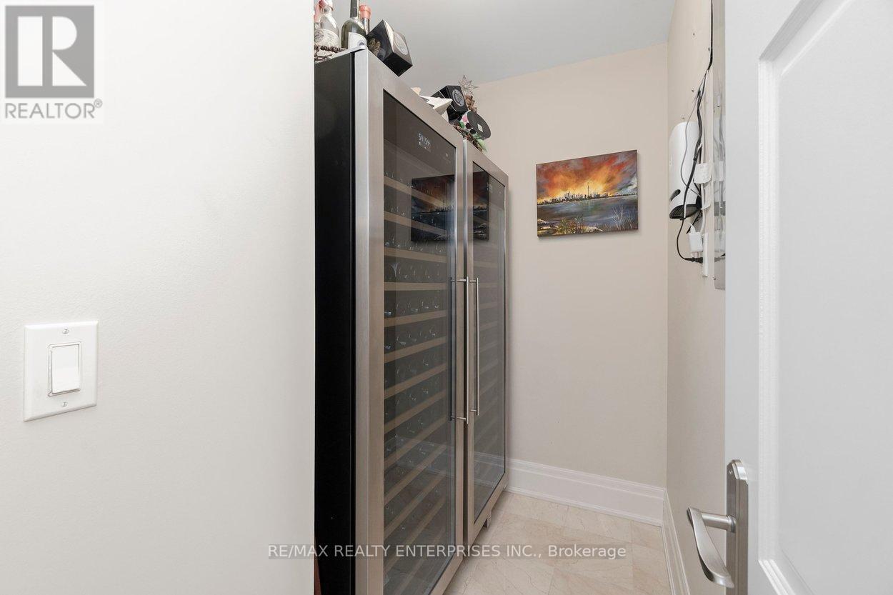416 - 2095 Lake Shore Boulevard W, Toronto, ON -