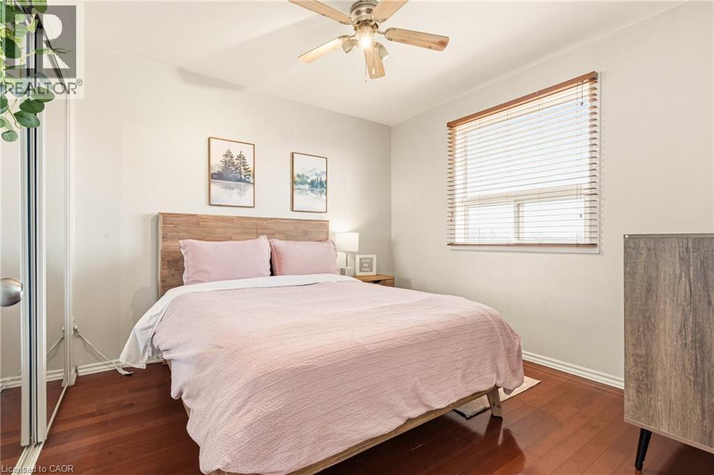 Bedroom with a closet, medium wood-style vinyl flooring, and ceiling fan - 2373 E King Street E Unit# 45, Hamilton, ON - Indoor Photo Showing Bedroom