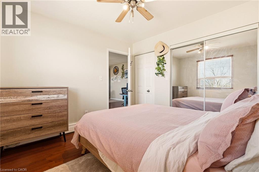 Bedroom with medium vinyl wood flooring, a closet, and a ceiling fan - 2373 E King Street E Unit# 45, Hamilton, ON - Indoor Photo Showing Bedroom