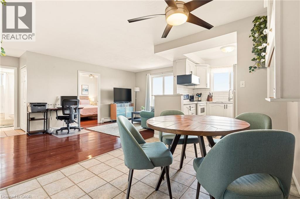 Dining room featuring light tile patterned floors, ceiling fan, living room with medium vinyl flooring - 2373 E King Street E Unit# 45, Hamilton, ON - Indoor Photo Showing Dining Room