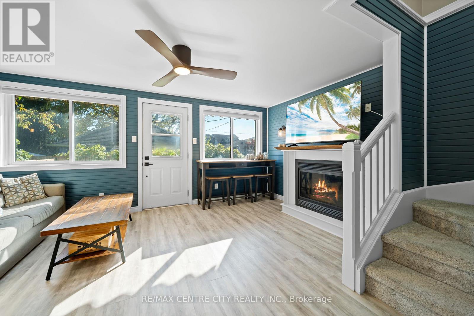 417 Edith Cavell Boulevard, Central Elgin, ON - Indoor Photo Showing Living Room With Fireplace