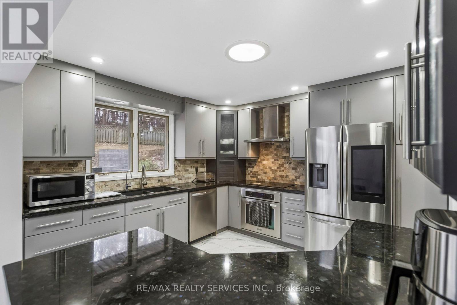 3 Chicopee Terrace, Kitchener, ON - Indoor Photo Showing Kitchen With Double Sink With Upgraded Kitchen