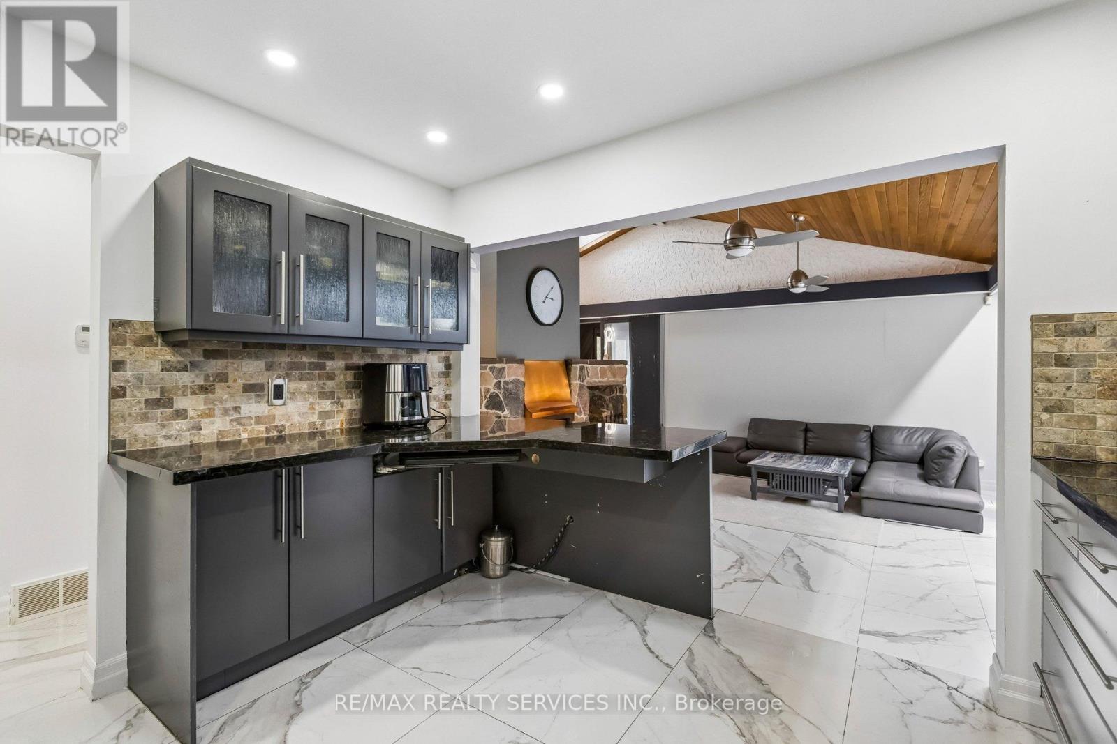 3 Chicopee Terrace, Kitchener, ON - Indoor Photo Showing Kitchen