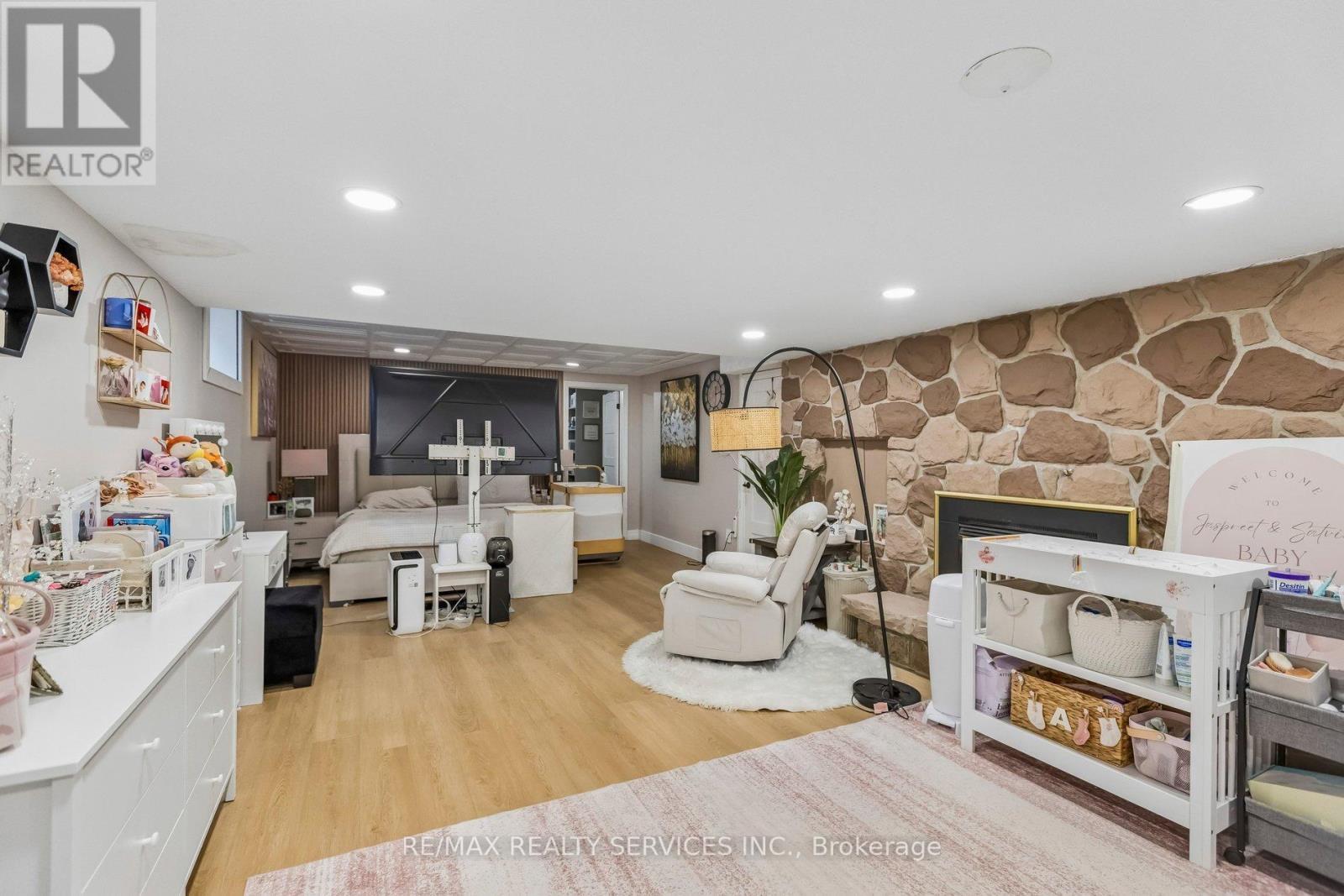 3 Chicopee Terrace, Kitchener, ON - Indoor With Fireplace