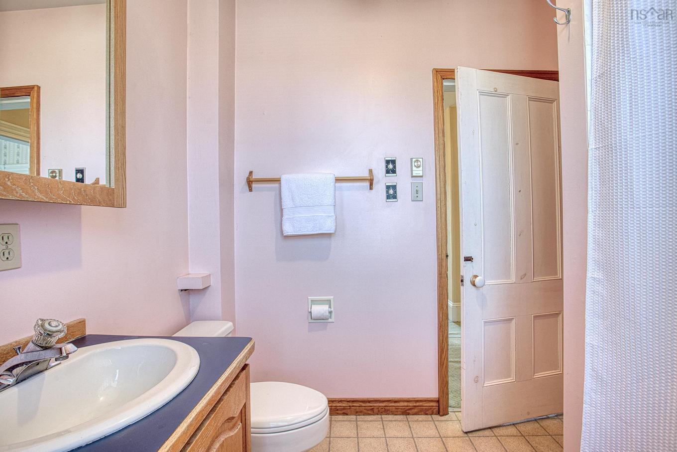 6173 Pepperell Street, Halifax, NS - Indoor Photo Showing Bathroom