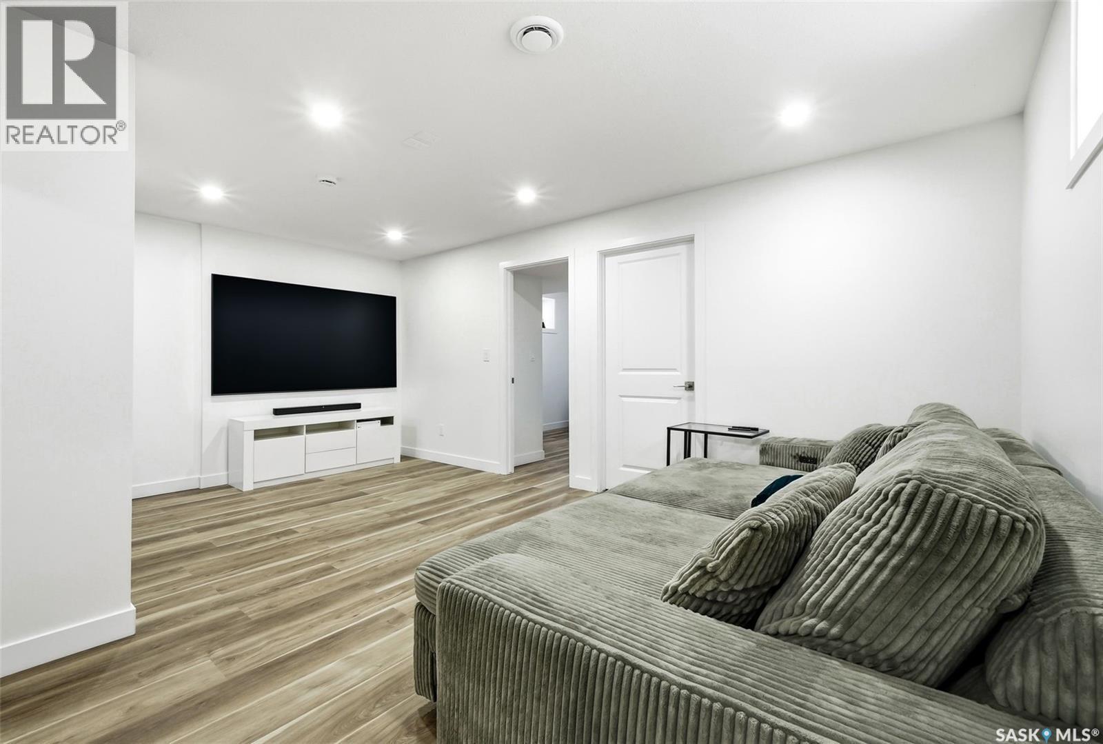 2914 Elgaard Drive, Regina, SK - Indoor