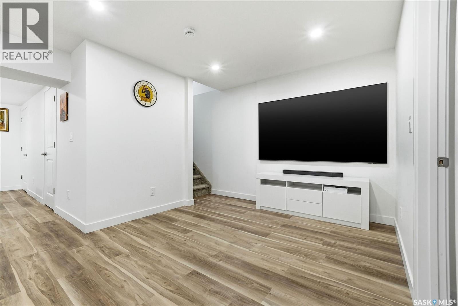 2914 Elgaard Drive, Regina, SK - Indoor