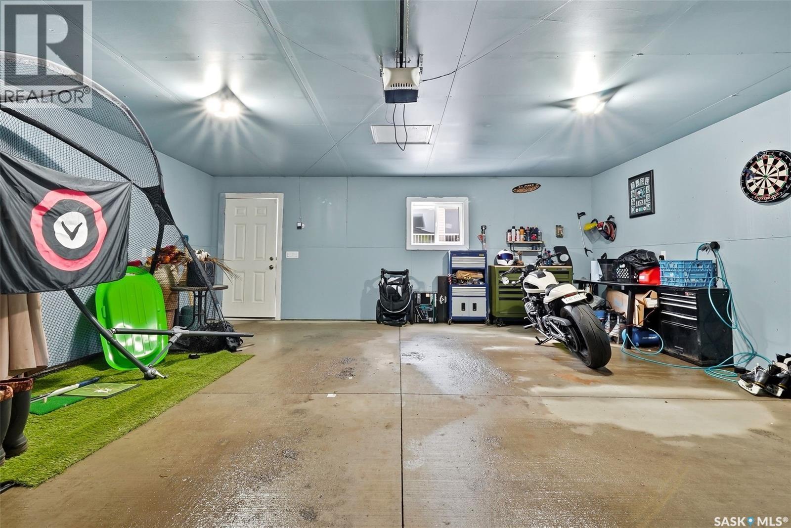 2914 Elgaard Drive, Regina, SK - Indoor Photo Showing Garage