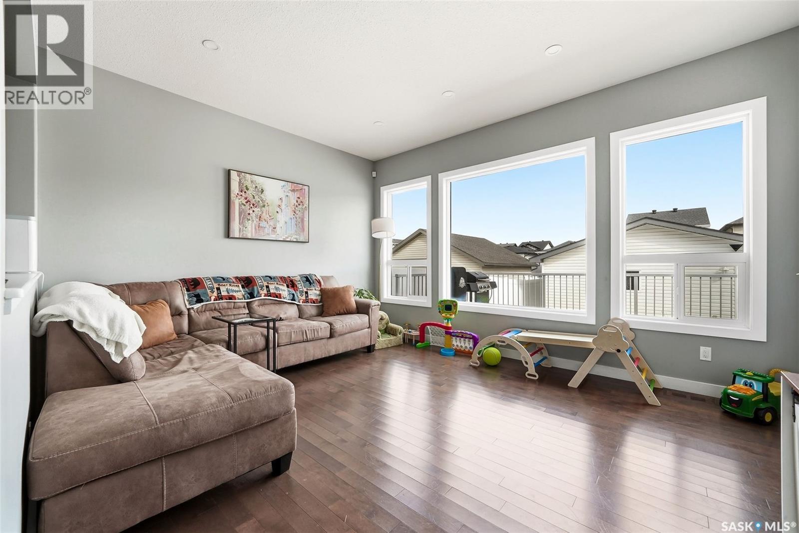 2914 Elgaard Drive, Regina, SK - Indoor Photo Showing Living Room