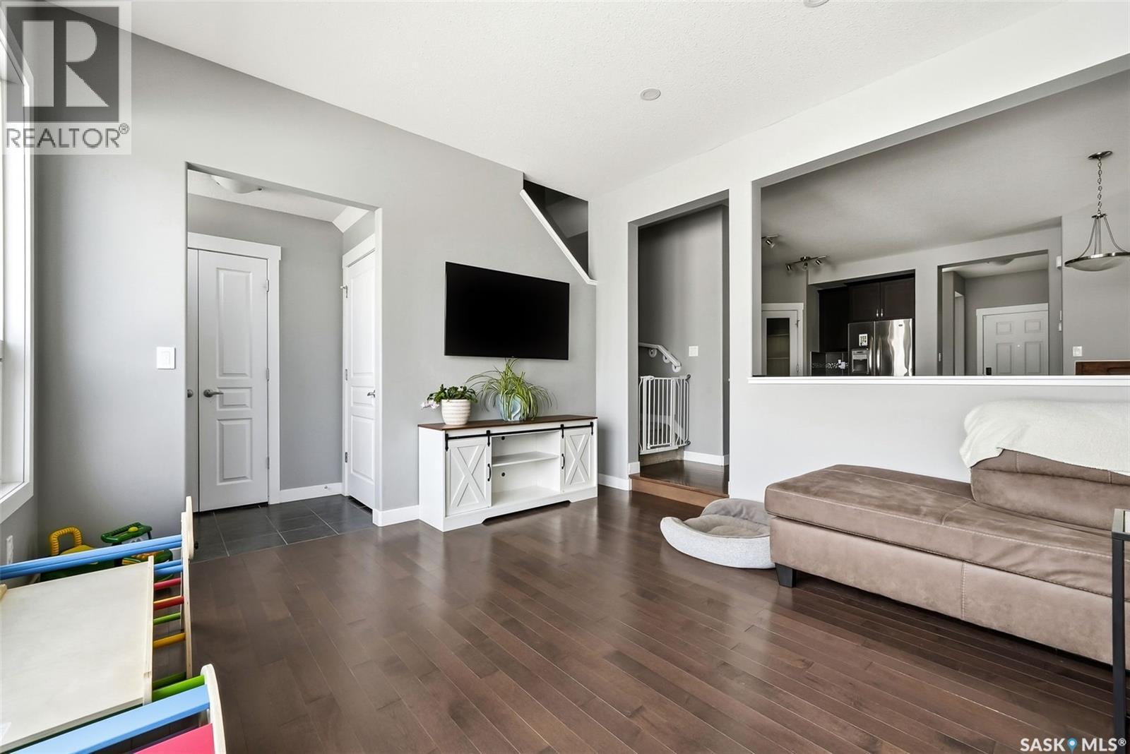 2914 Elgaard Drive, Regina, SK - Indoor Photo Showing Living Room
