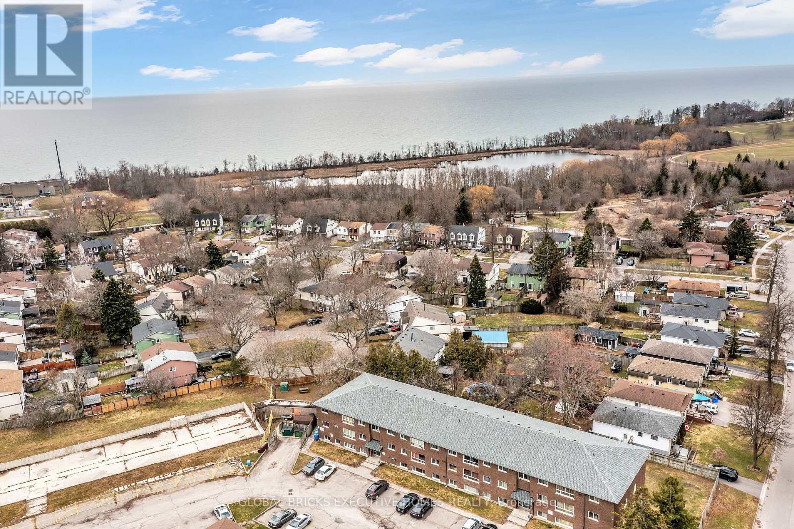 318 Rondeau Court, Oshawa, ON - Outdoor With View