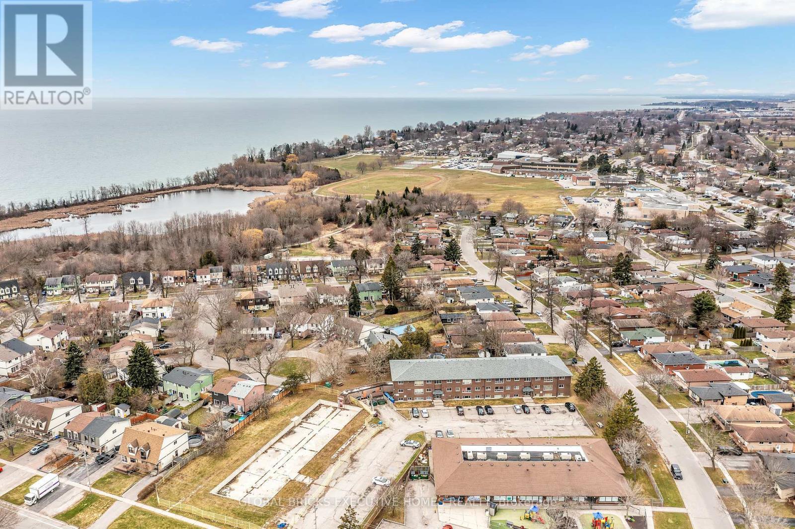 318 Rondeau Court, Oshawa, ON - Outdoor With View
