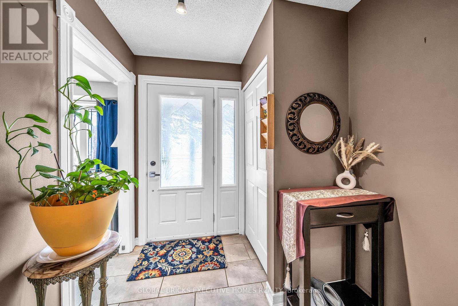 318 Rondeau Court, Oshawa, ON - Indoor Photo Showing Other Room