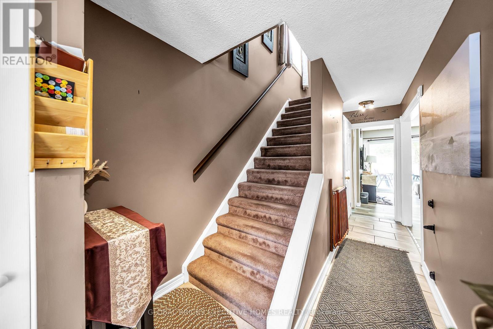 318 Rondeau Court, Oshawa, ON - Indoor Photo Showing Other Room