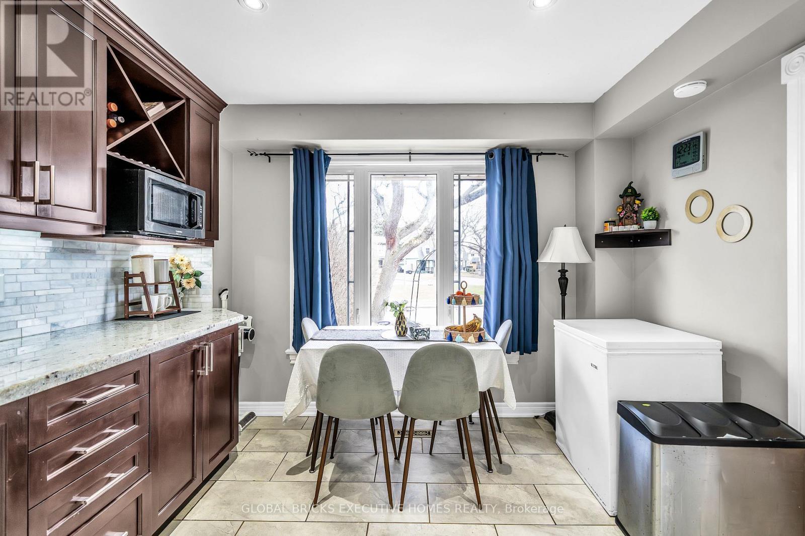 318 Rondeau Court, Oshawa, ON - Indoor