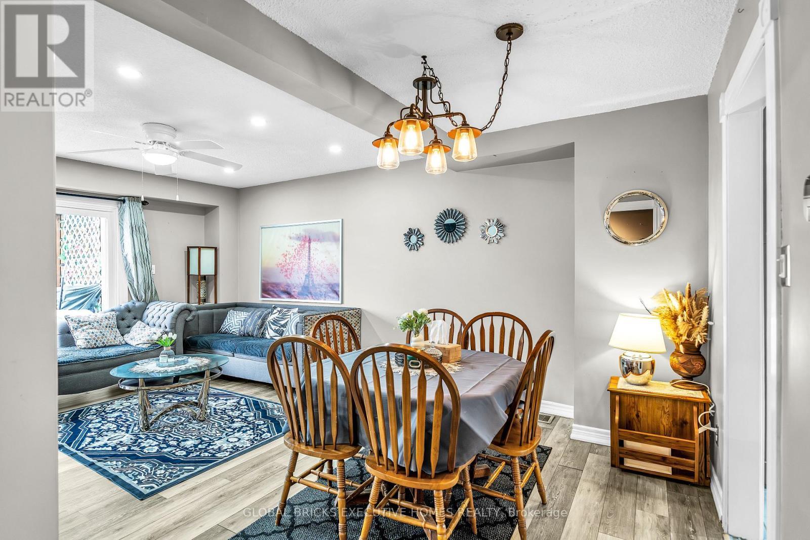318 Rondeau Court, Oshawa, ON - Indoor Photo Showing Dining Room