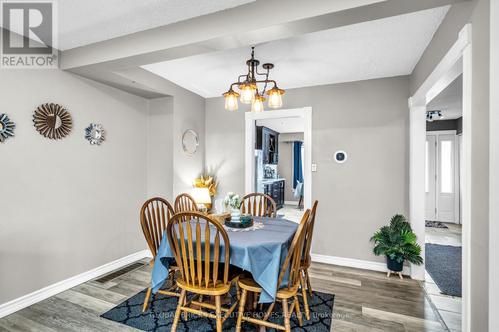 318 Rondeau Court, Oshawa, ON - Indoor Photo Showing Dining Room