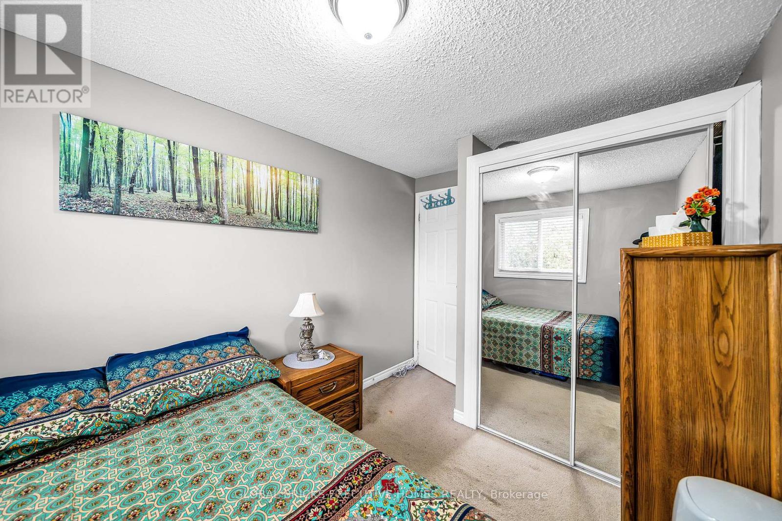 318 Rondeau Court, Oshawa, ON - Indoor Photo Showing Bedroom