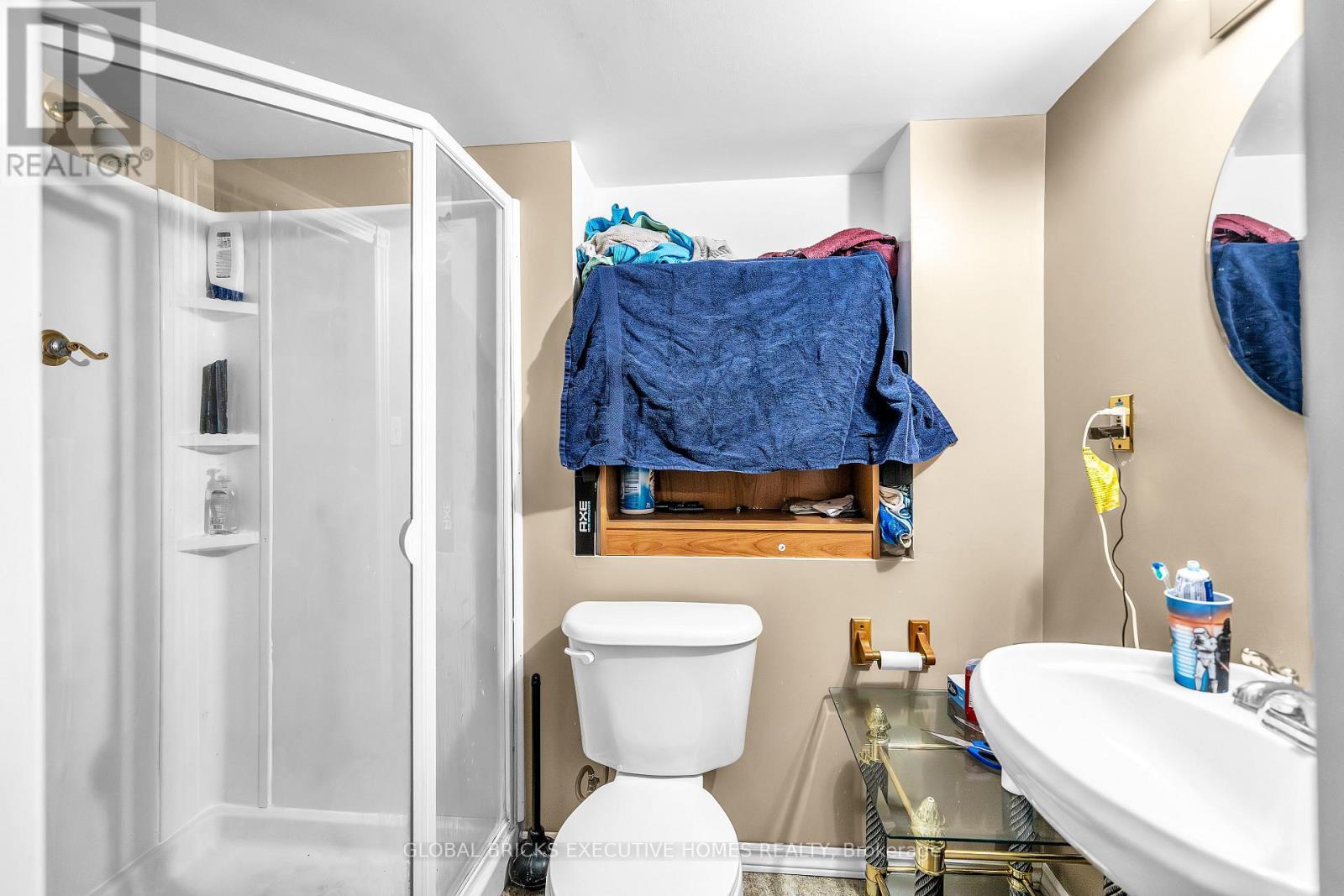 318 Rondeau Court, Oshawa, ON - Indoor Photo Showing Bathroom