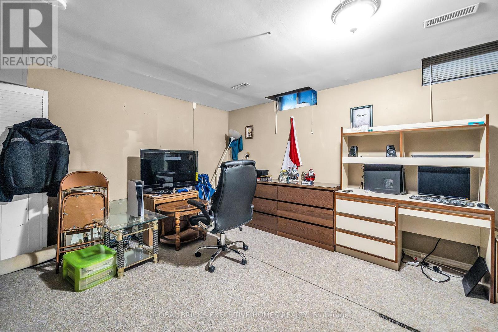 318 Rondeau Court, Oshawa, ON - Indoor Photo Showing Other Room
