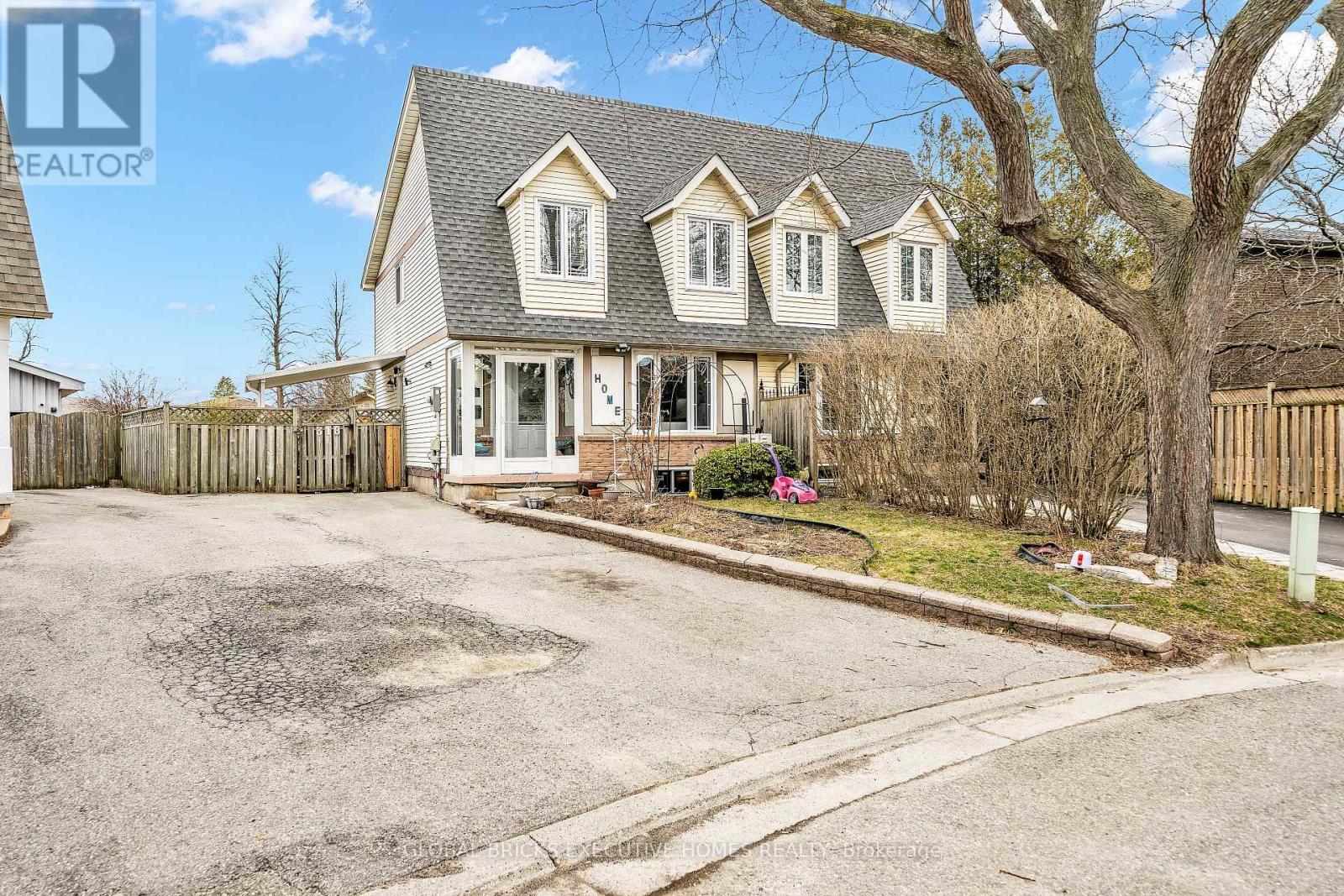318 Rondeau Court, Oshawa, ON - Outdoor